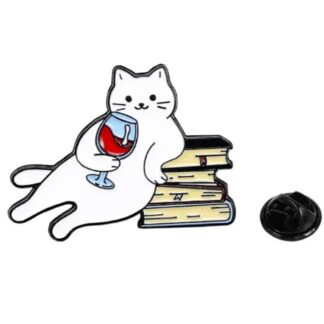 Значок «Кот с книжками и винишком»